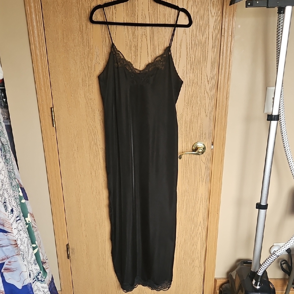Vintage Flair Elegant Black Lace Trim Nightgown (Union Tag)